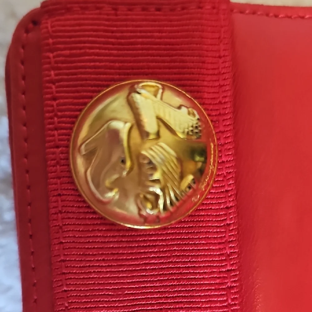 Vintage Salvatore Ferragamo Gancini Red Leather Crossbody Clutch - Picture 6 of 7